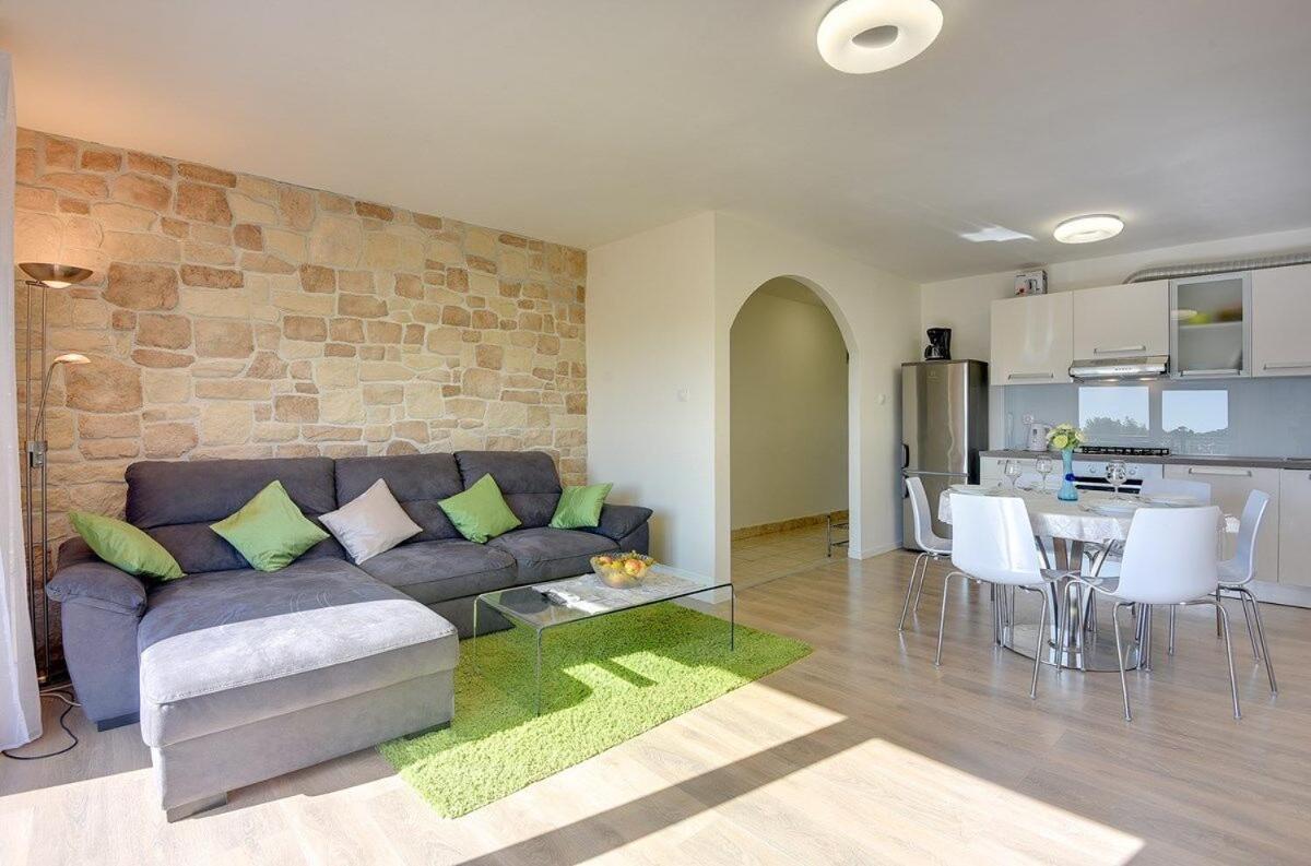 Apartment Zajec Premantura Bagian luar foto