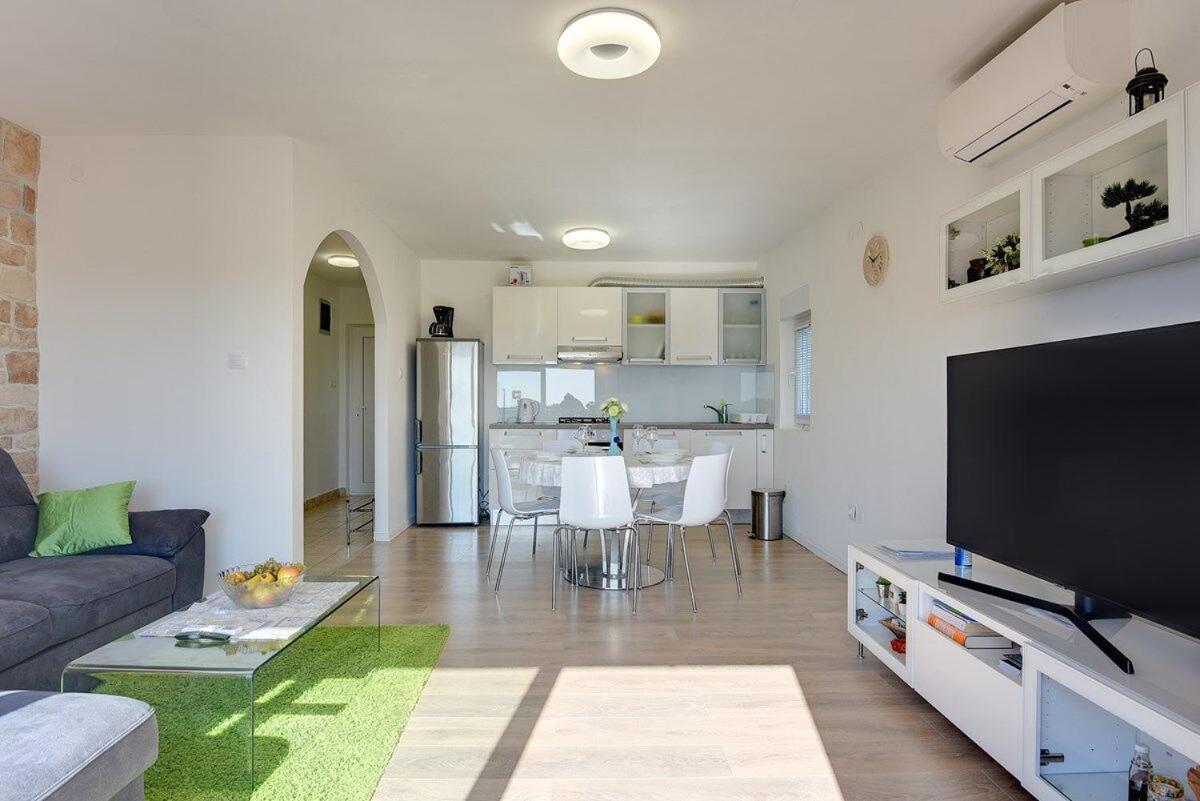 Apartment Zajec Premantura Bagian luar foto